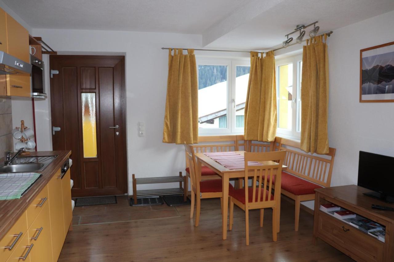 Ferienwohnung Haus Aperies Pettneu am Arlberg Exterior foto